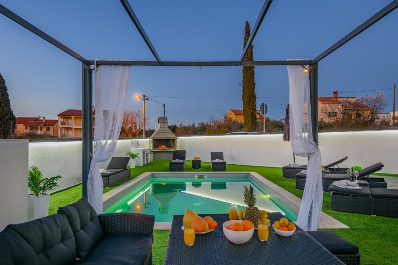 Complex Villa White Пула Екстериор снимка
